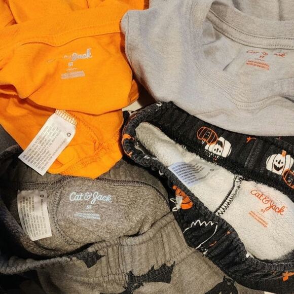 Cat & Jack Halloween Tee Sweatpants Size 5T Kids Bundle of Four Pieces - Picture 6 of 8